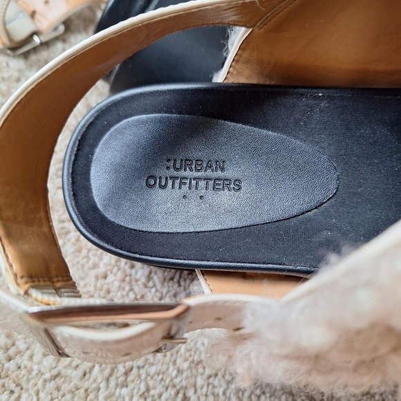 Urban Outfitters Lexi Faux Sherpa Sandal Cream/Black Open Toe Womens Size 10 - Picture 8 of 8